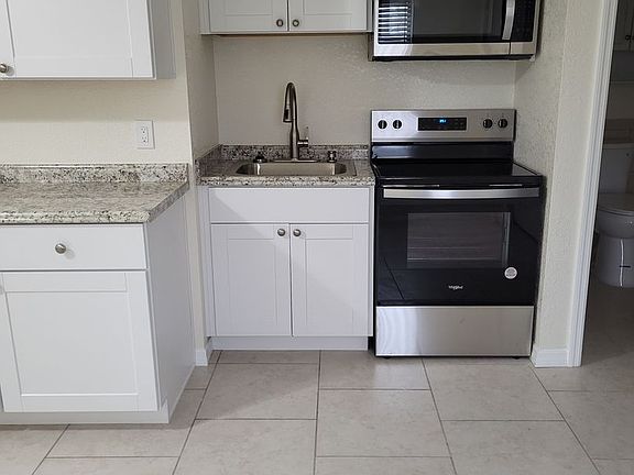 4th image of 1425 Oak St #5-OAK