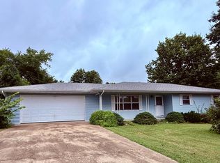 1009 E 10th Street, Mountain Grove, MO 65711