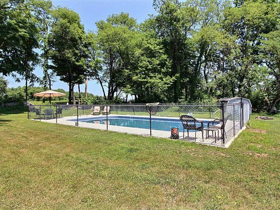 3rd image of 332 Barbara Ct