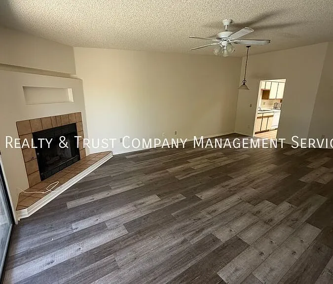 709 W Millbrook Ln — Photo 13