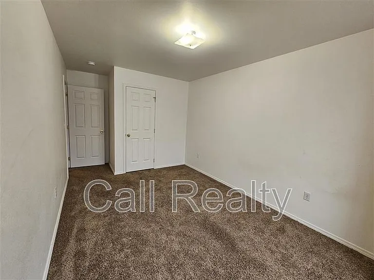 2523 E Desmet Ave — Photo 13