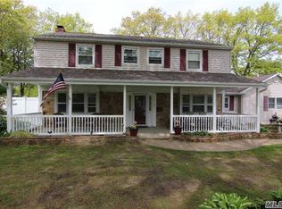 1 Wycomb Ct, Coram, NY 11727