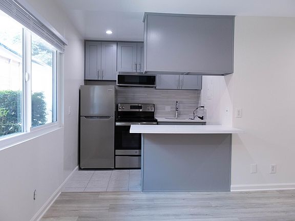 2nd image of 2146 Valentine St APT 2