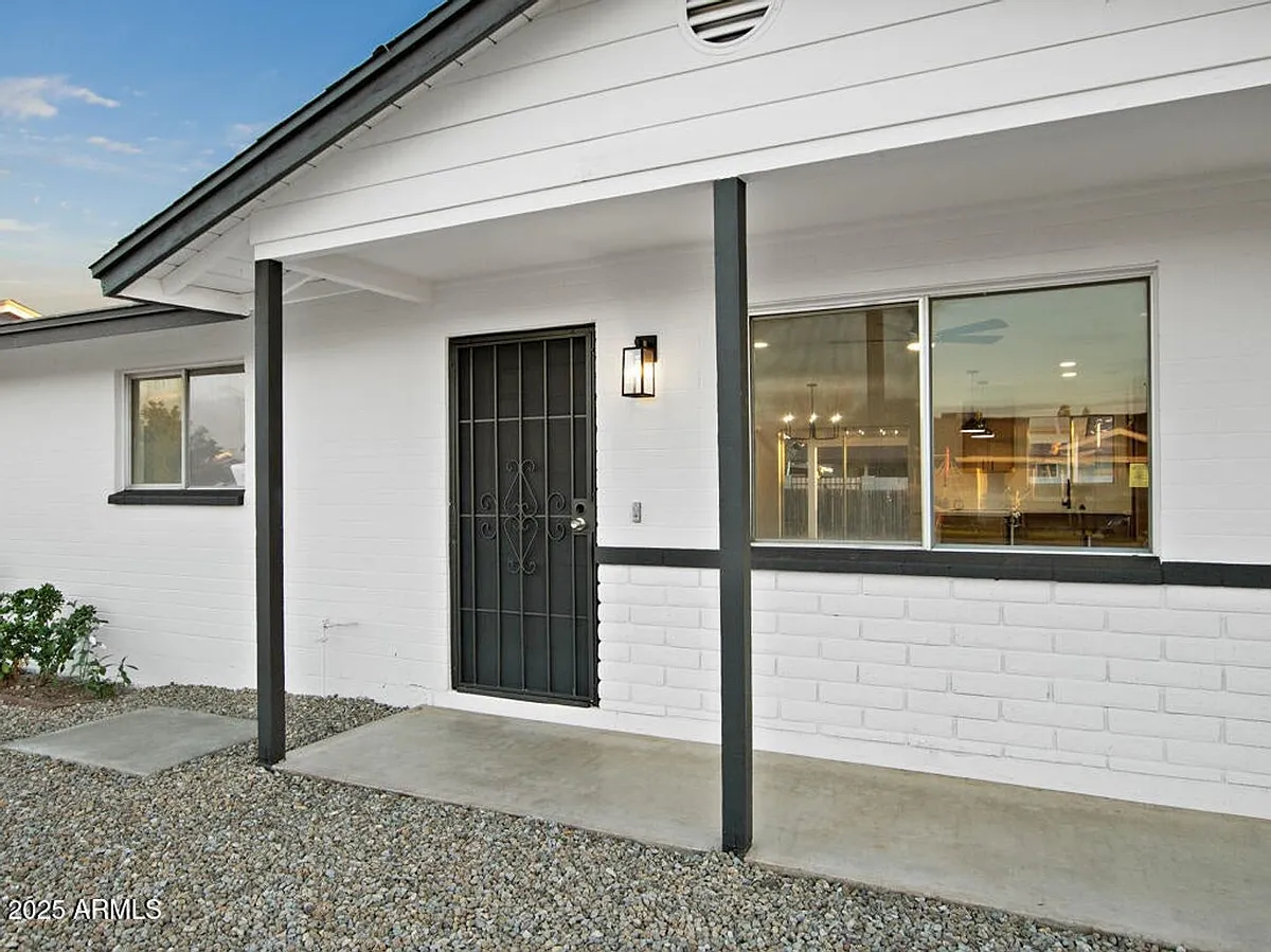 Building Photo - 925 E 7th Dr