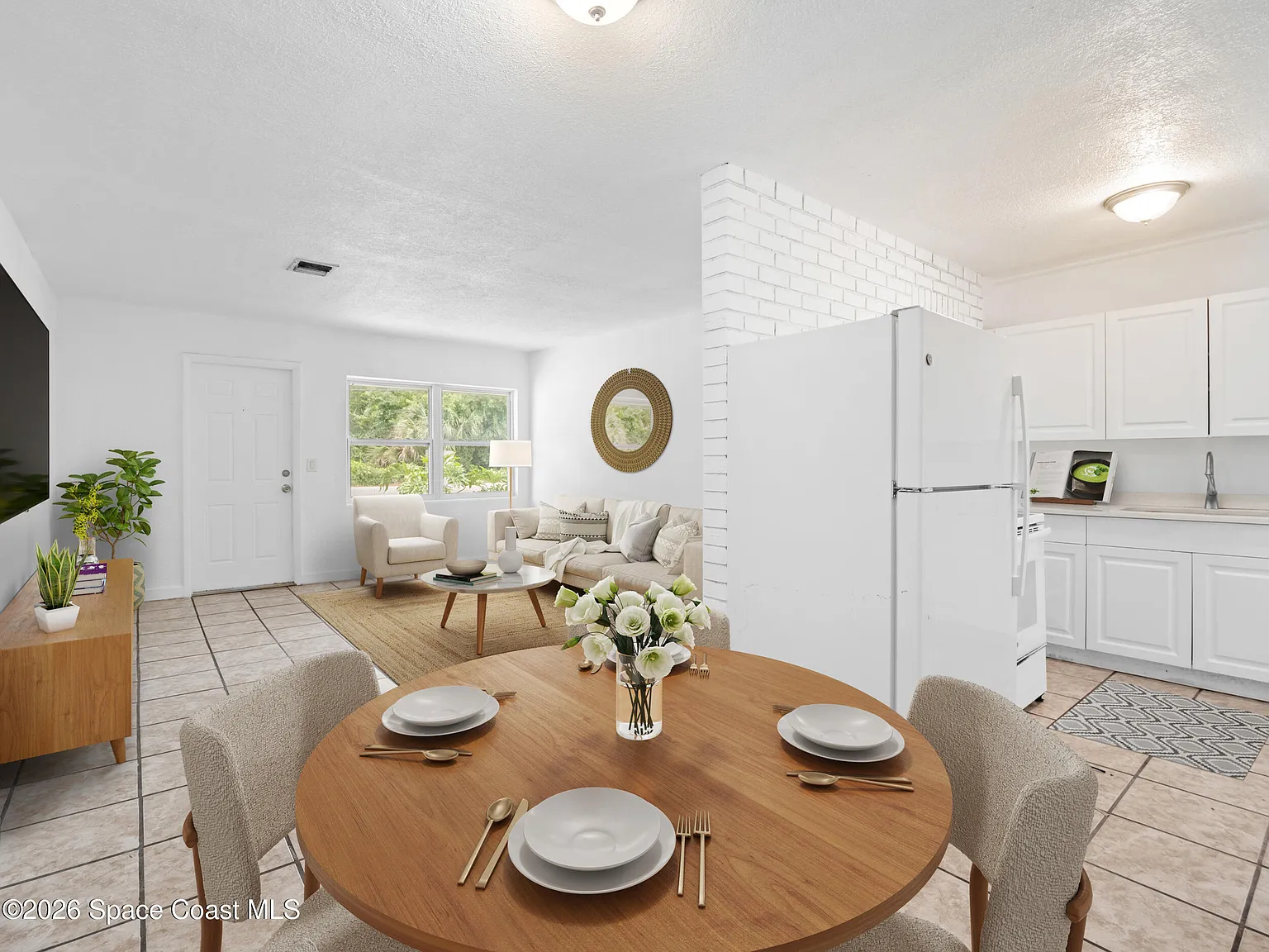 4 bed, 2.0 bath, 1700 sqft, $2,149 — Photo 2