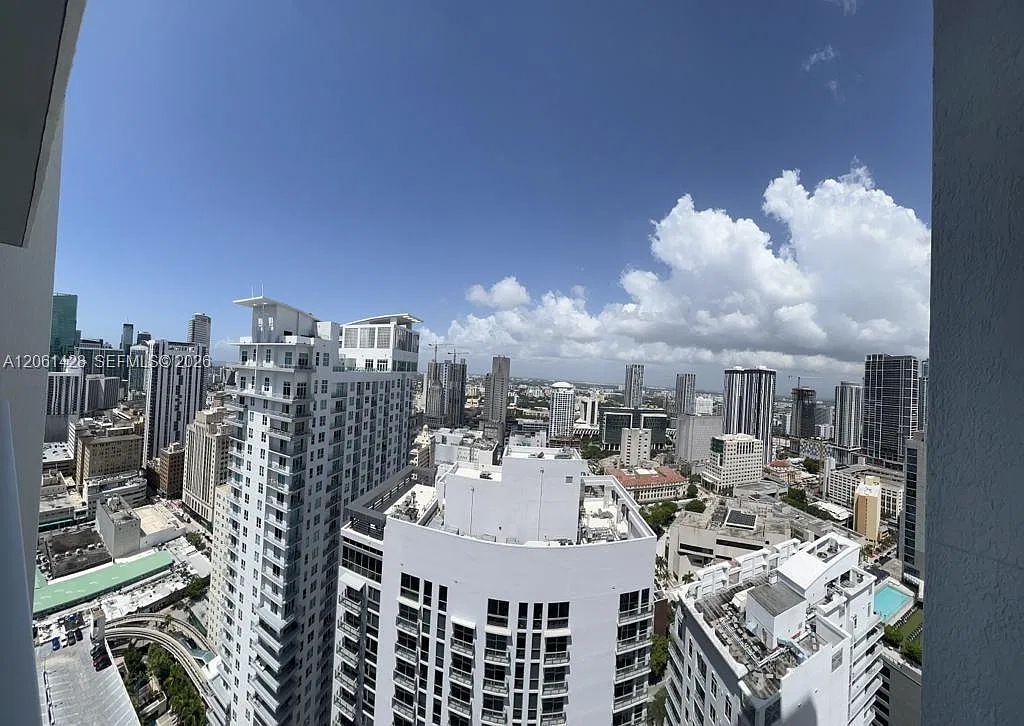 Vizcayne South Condo — Photo 1