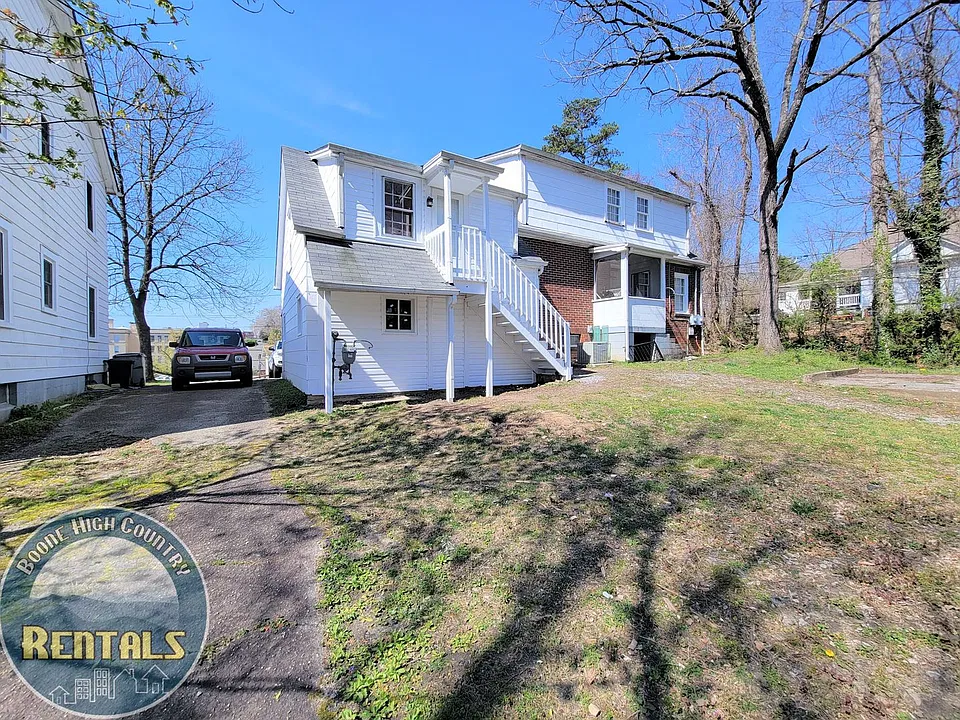 310 Ridge St NW
