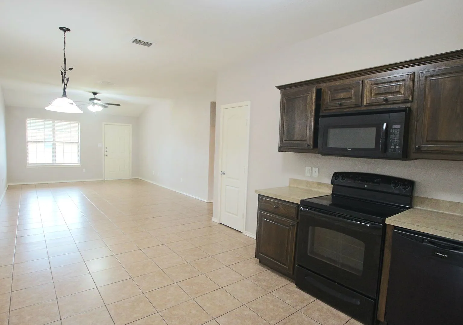 Available 3 Bedroom Duplex in Lindale! — Photo 1