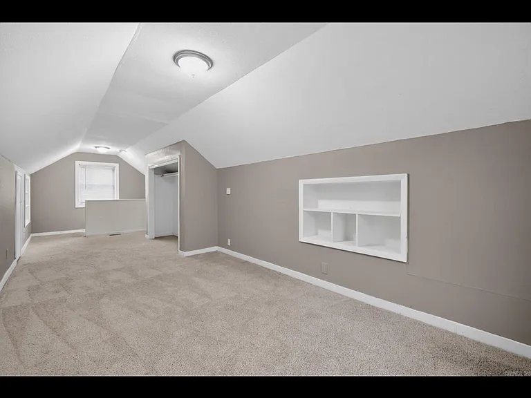 410 W 51st St — Photo 21