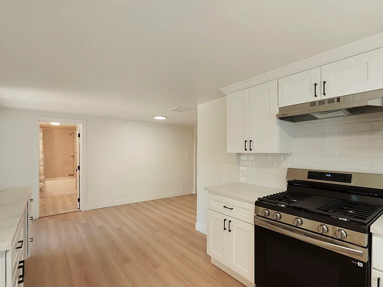 522 S Lincoln Way — Photo 4