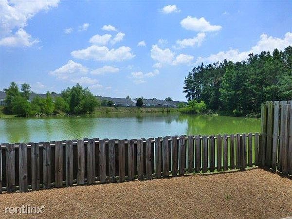 Reagan Cir Community Lake