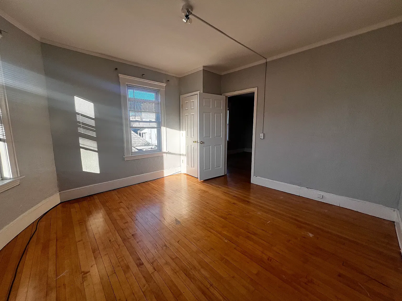 3 bed, $1,875 — Photo 2