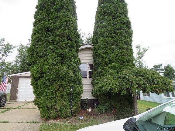 3rd image of 12 W Canyon Dr