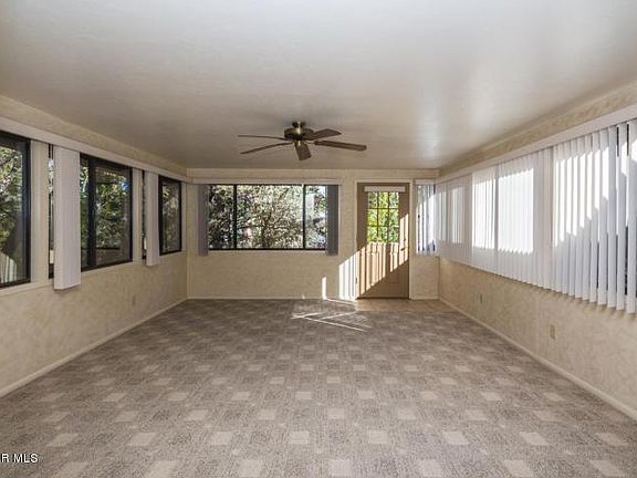 4th image of 14 Glen Oaks Dr