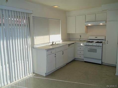 3rd image of 2560 E Park Ln