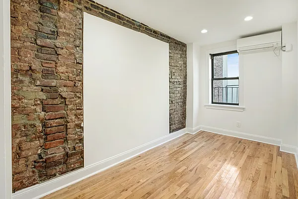 Rented by Creed Realty Group | media 23