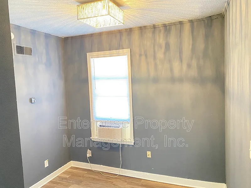 1 bed, 1.0 bath, 800 sqft, $595 — Photo 3