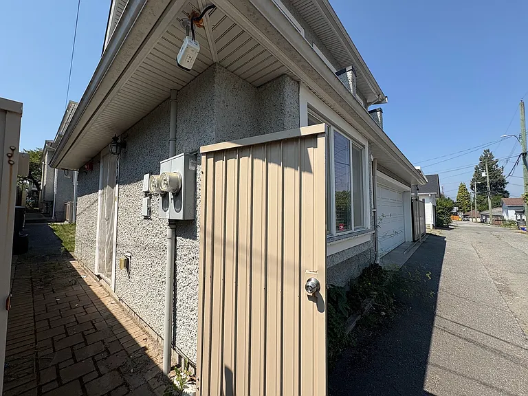 5772 Rhodes St — Photo 13