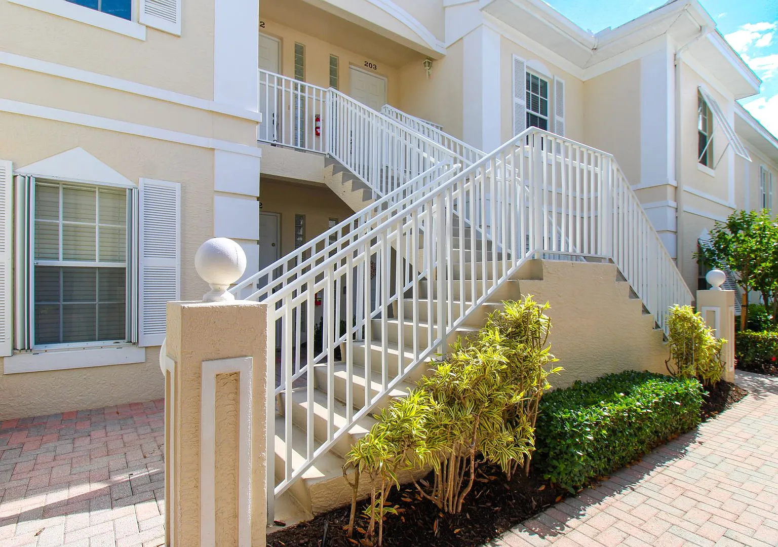North Naples Sweet Water Bay Furnished Seasonal Rental — Photo 1