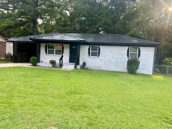 322 NW Young America Dr, Dothan, AL 36303