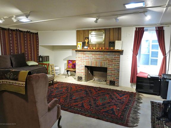 4th image of 1615 Roseland Ave
