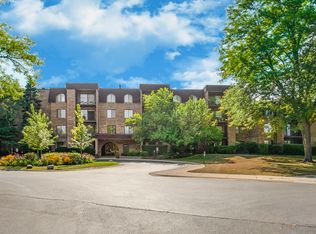 2050 Valencia Dr APT 100C, Northbrook, IL 60062
