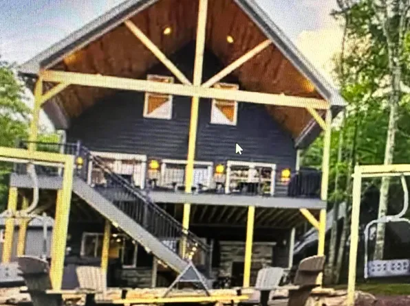 24 Lakeview Dr, Lake Harmony, PA 18624