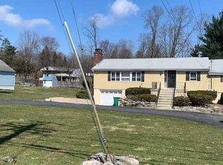 23 Friendly Ln, Poughkeepsie, NY 12603