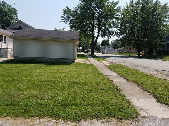 side view of gagrage.