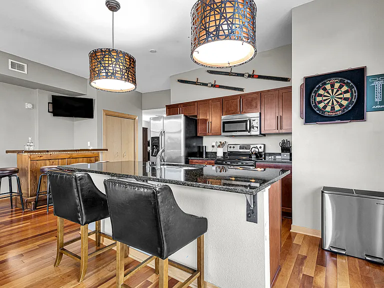 106 W Seeboth St #407 — Photo 21