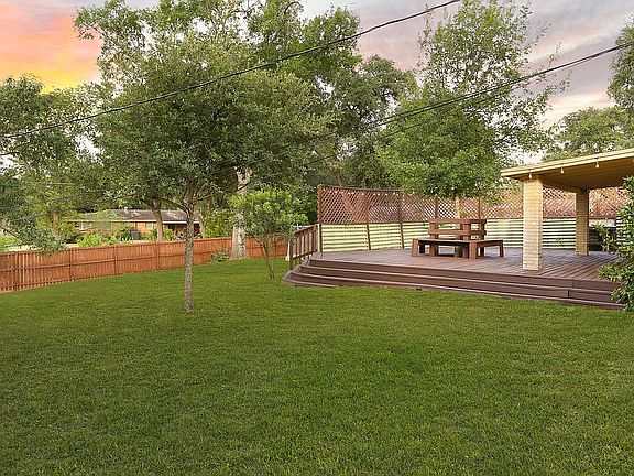 4th image of 530 Lookout Dr
