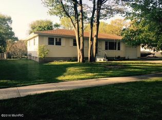 914 Hampden Rd, Muskegon, MI 49441