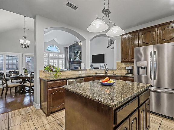 5th image of 6413 Belhaven Dr