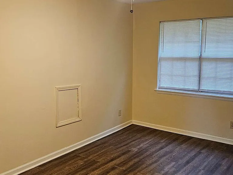 412 Vienna Cir — Photo 8
