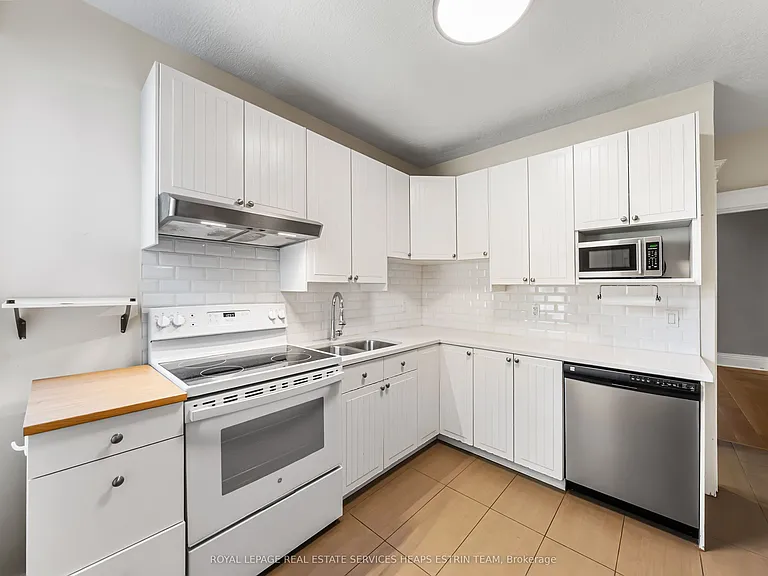 624 Pape Ave — Photo 14
