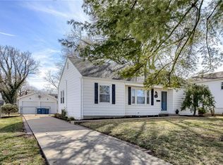 831 Sunset Ave, Liberty, MO 64068