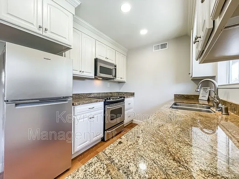 460 Lassen St #7 — Photo 7