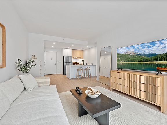4th image of 827 Sterling Pl #2F