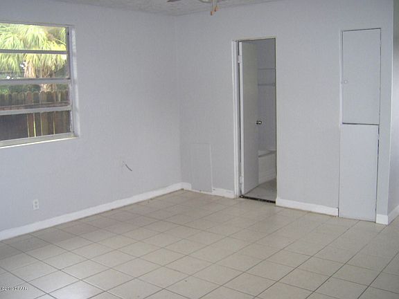 3rd image of 941 Vernon St