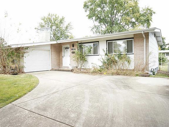 3rd image of 825 Gonzaga Ln