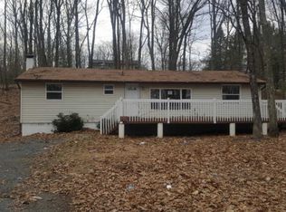 141 Basswood Dr, Dingmans Ferry, PA 18328