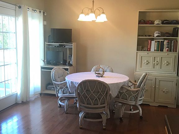 Eat in kitchen