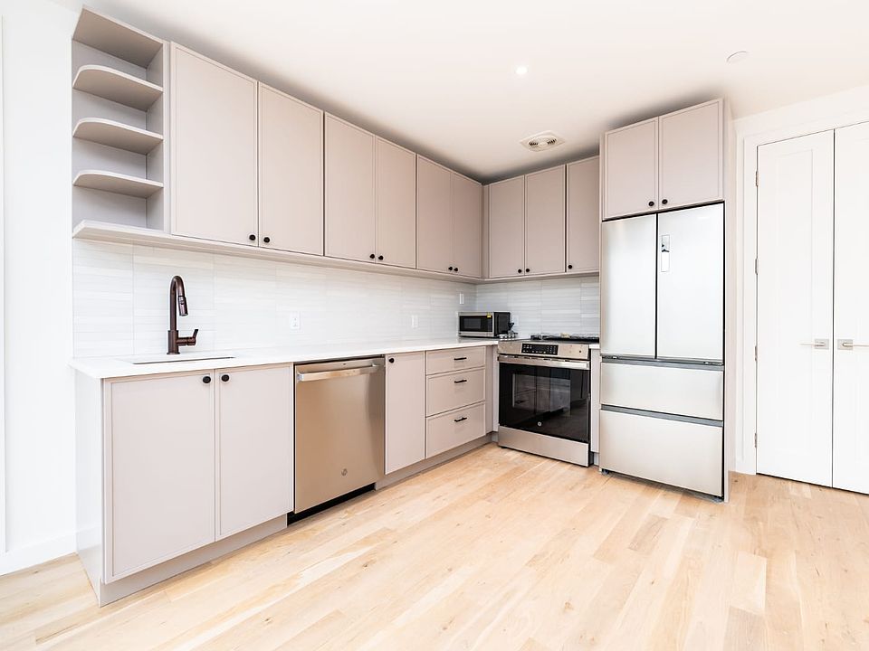 1st image of 376 Bedford Ave #5C
