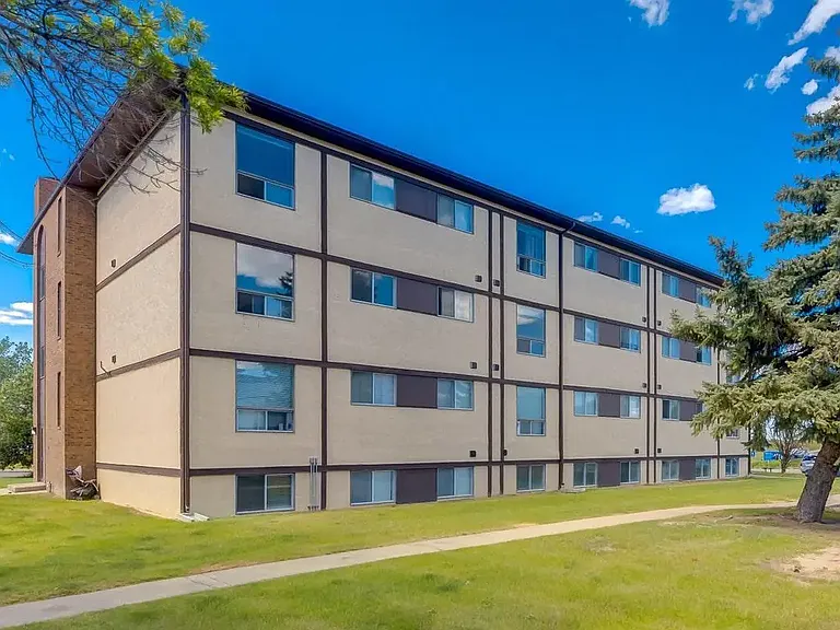 90 Sprague Way SE — Photo 1