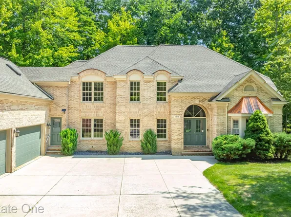 3876 Elder Rd S, West Bloomfield, MI 48324