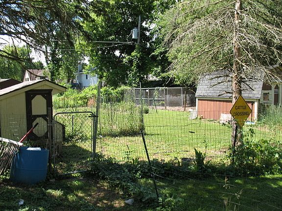 3rd image of 138 E Anita Ave