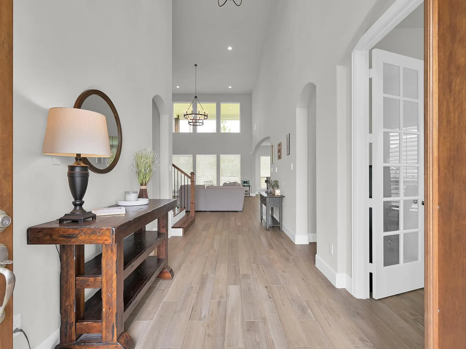 5 bed, 3.5 bath, 4186 sqft, $5,200 — Photo 4