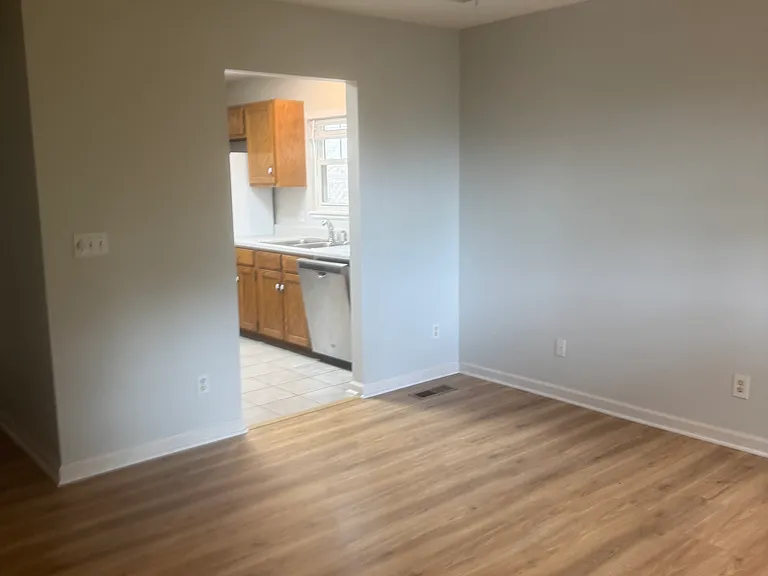 112 E Manning St — Photo 2
