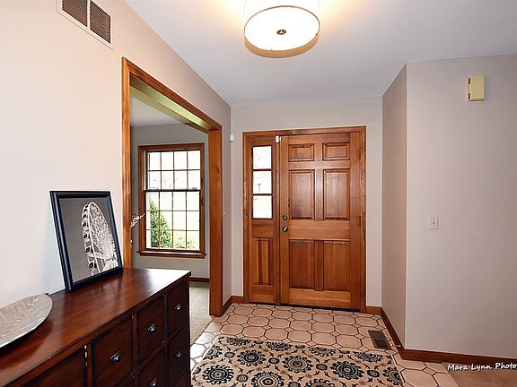 5th image of 245 Carriage Hill Dr