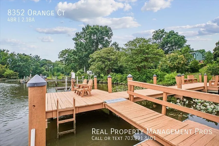 Home in the water with dock! — Photo 3